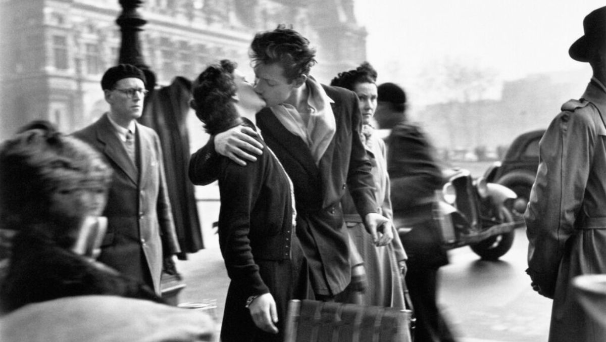 Una foto, una storia: Il bacio dell’Hotel de Ville – Robert Doisneau