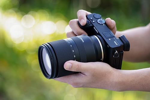 TAMRON Obiettivo zoom 17-70 mm F/2.8 Di III-A VC RXD per fotocamere con sistema mirrorless APS-C - per Sony E-mount — foto prodotto Amazon