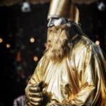 Roma dorata tra luci notturne: una lettura scenica del passato