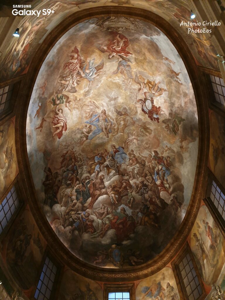 Architettura in cupola e chiaroscuro: narrazione liturgica dell’affresco di Antonio Tanz Ciriello
