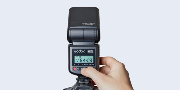 Godox TT520III: Il flash economico e universale per iniziare a sperimentare