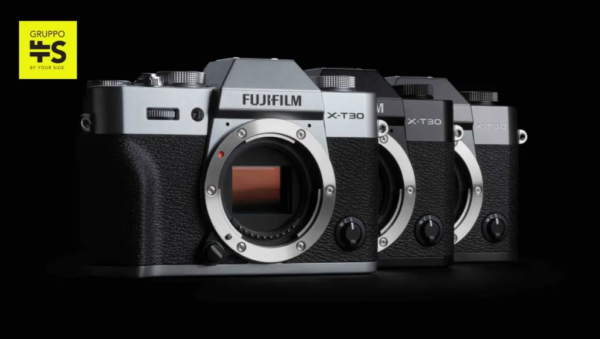 Scopri la nuova FUJIFILM X-T30 III: mirrorless 26MP con video 6.2K, ghiera Simulazione Pellicola e design compatto per creatività senza limiti
